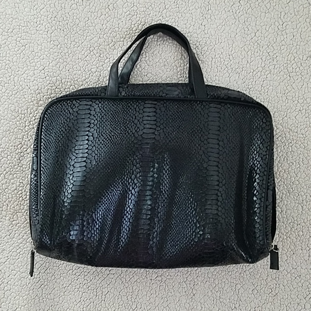 Models Makeup Bags - Picture 4 of 6